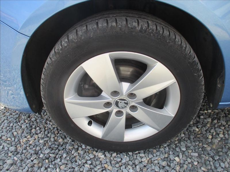 Škoda Fabia 1,2 TSI,aut.klima,serv.kniha, - fotka 24 z 36