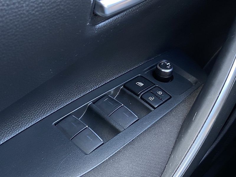 Toyota Corolla 1.6i, ČR-1m, Comfort, tažné - fotka 27 z 33