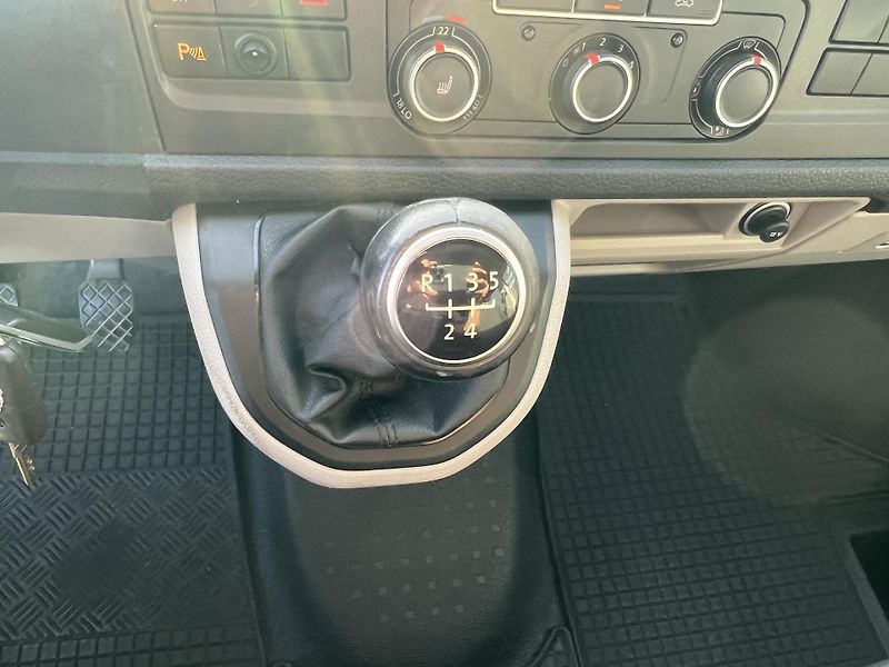 Volkswagen Transporter (2018) - fotka 20 z 33