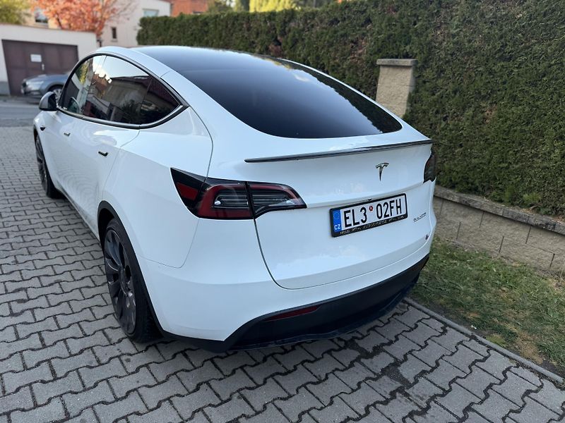 Tesla Model Y (2023) Performance-540PS-AWD-HW-4 - fotka 3 z 18