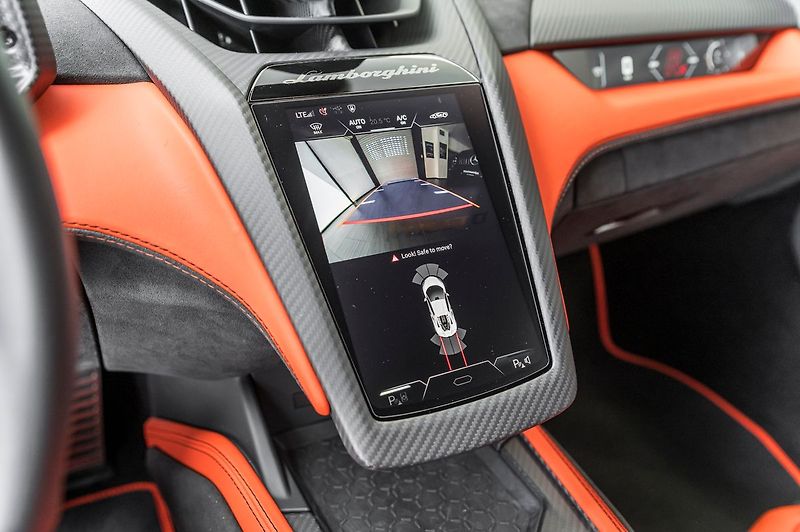 Lamborghini Revuelto - fotka 25 z 27