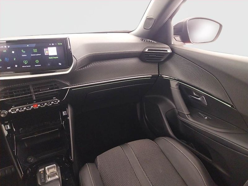 Peugeot 2008 (2024) GT Line 1.2 PureTech - fotka 8 z 24