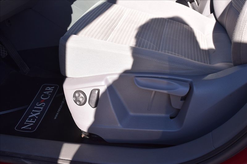 Seat Alhambra 1,4 TSi 110KW KLIMA NOVÁ NÁPLŇ - fotka 30 z 48