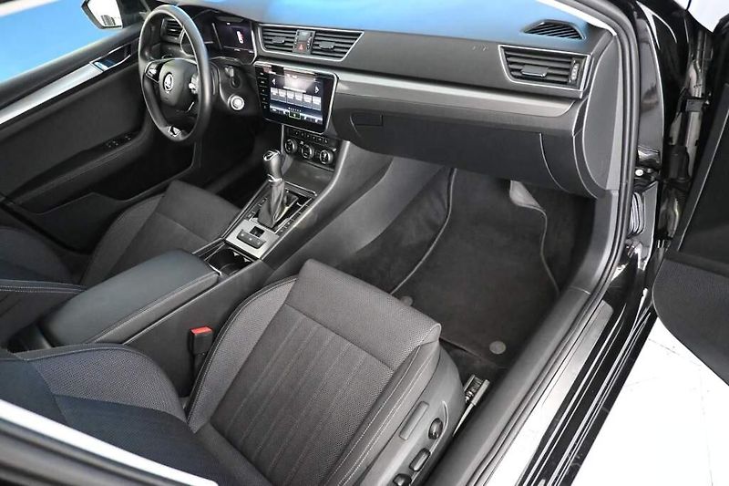 Škoda Superb (2022) 2.0 STYLE 147 KW DSG MATRIX LE - fotka 10 z 35