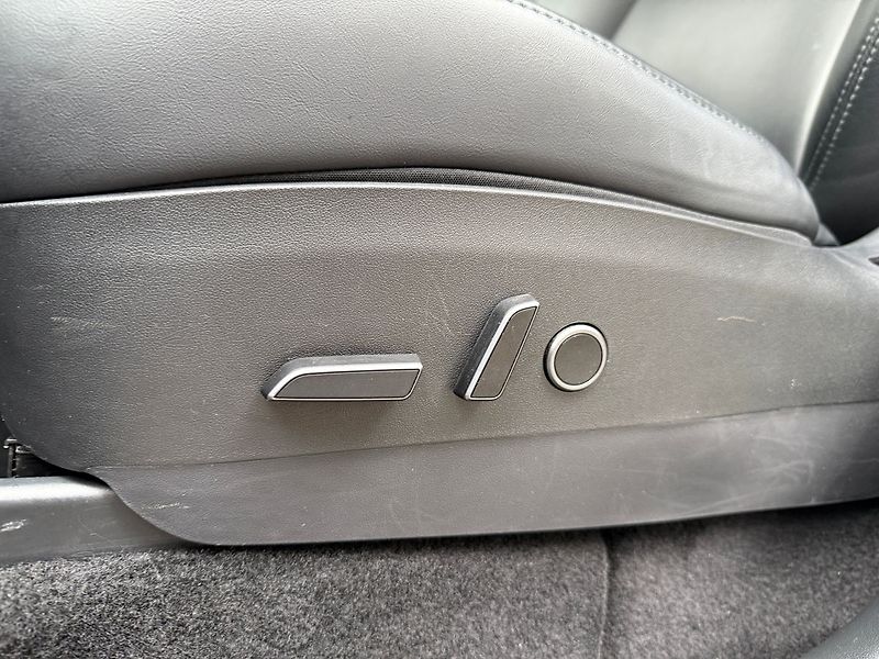 Tesla Model Y Long Range AWD - fotka 13 z 41