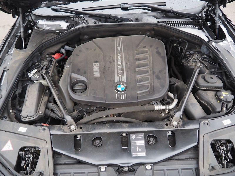 BMW Řada 5 (2014) 3.0D xDrive, Headup display - fotka 36 z 37