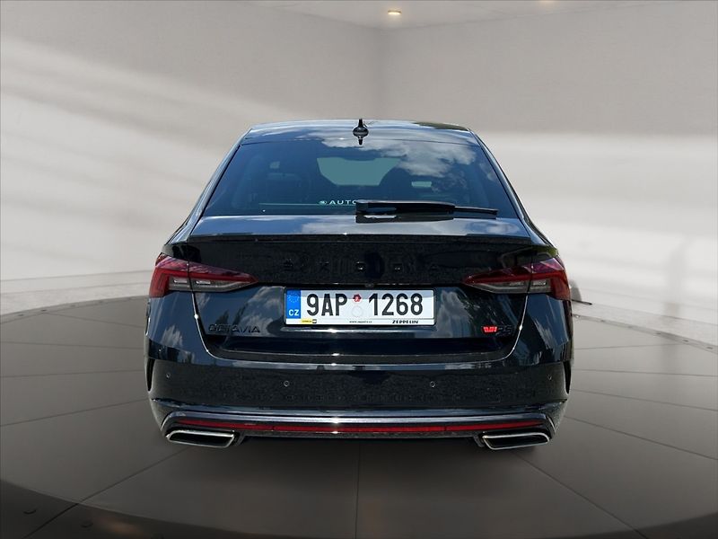 Škoda Octavia 2,0 TDI RS AT - fotka 5 z 11