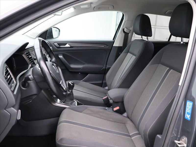 Volkswagen T-Roc 1,0 TSI Virtual LED Webasto - fotka 11 z 29
