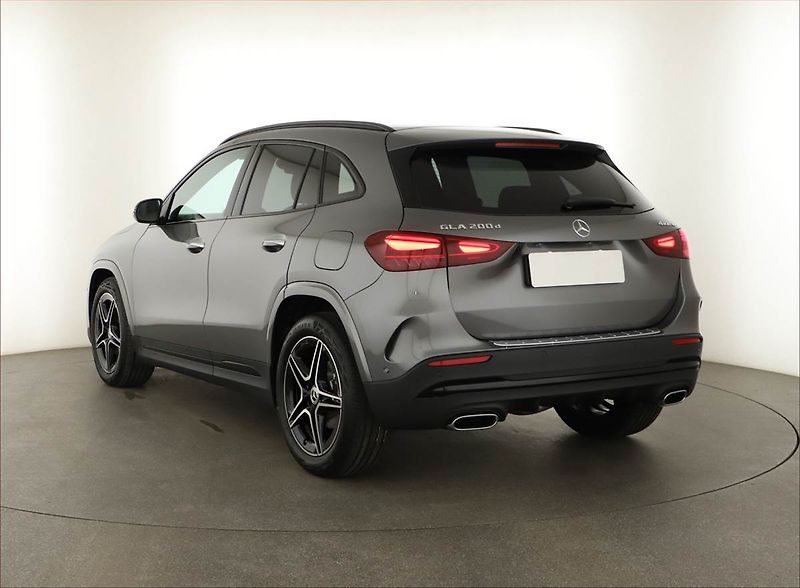 Mercedes-Benz GLA (2025) 200 d 4MATIC, AMG Line - fotka 4 z 19