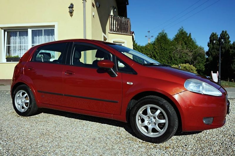 Fiat Grande Punto (2007) 1,2 48 kW - fotka 2 z 32