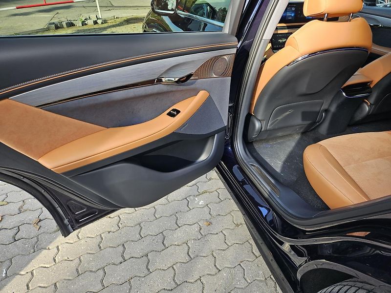 Dongfeng Voyah Passion PHEV (2024) VOYAH PASSION PHEV - fotka 13 z 26
