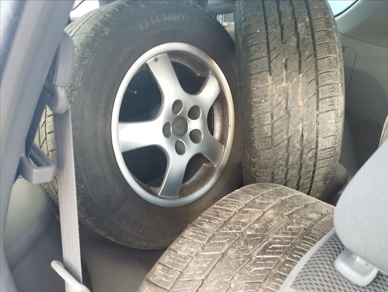 Toyota RAV4 2,0 - fotka 9 z 13