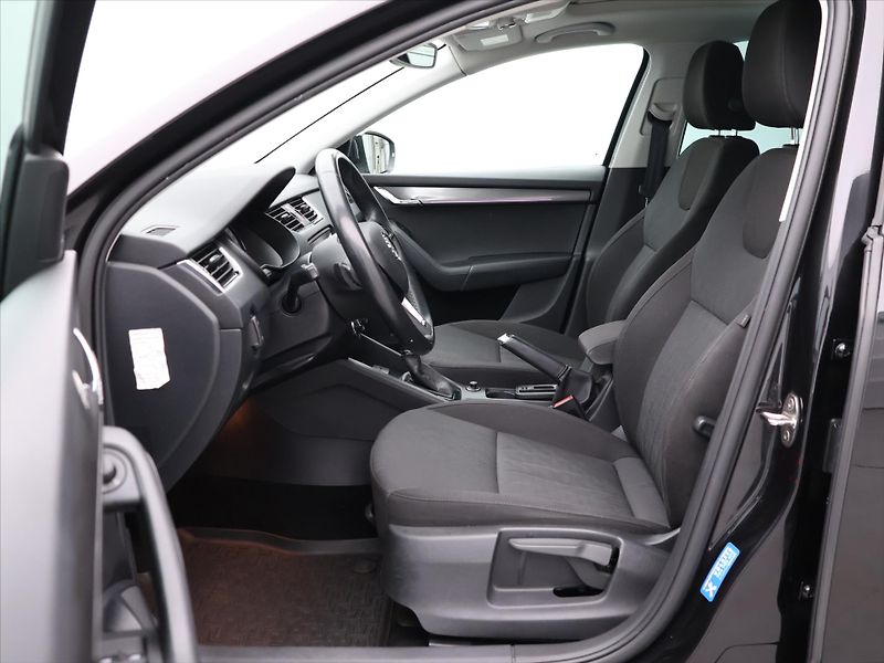 Škoda Octavia 2,0 TSI 140kW DSG Style CZ - fotka 11 z 33