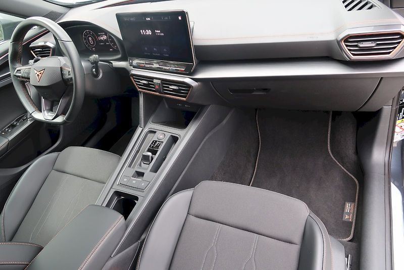 Cupra Formentor (2024) 2.0 TSI 140 kW 4x4 DSG - fotka 20 z 28