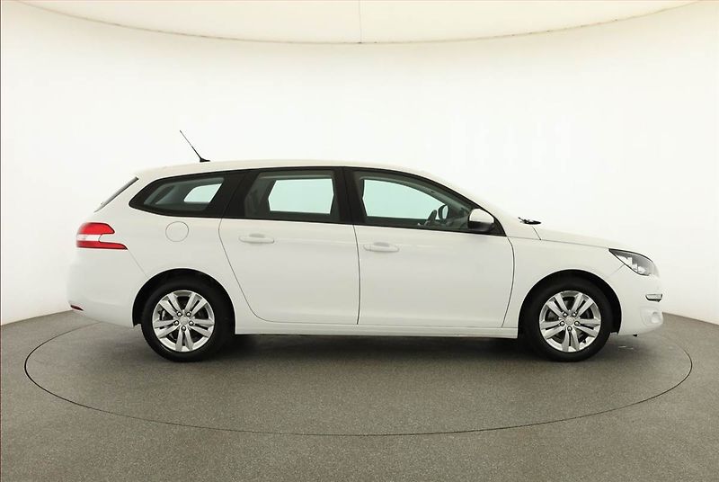 Peugeot 308 (2017) 1.2 PureTech, ČR,1.maj - fotka 6 z 16