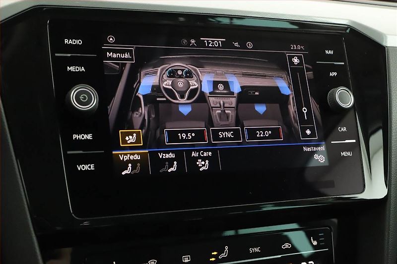 Volkswagen Passat (2023) 2.0 TDI, Automat, Navi - fotka 13 z 22