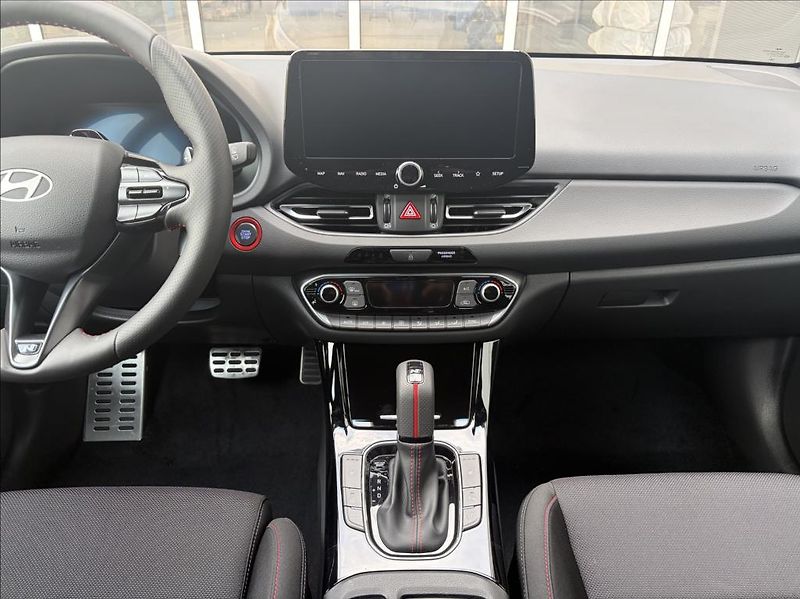 Hyundai i30 (2026) 1,6 T-GDI DCT  WG FL N Line - fotka 13 z 22