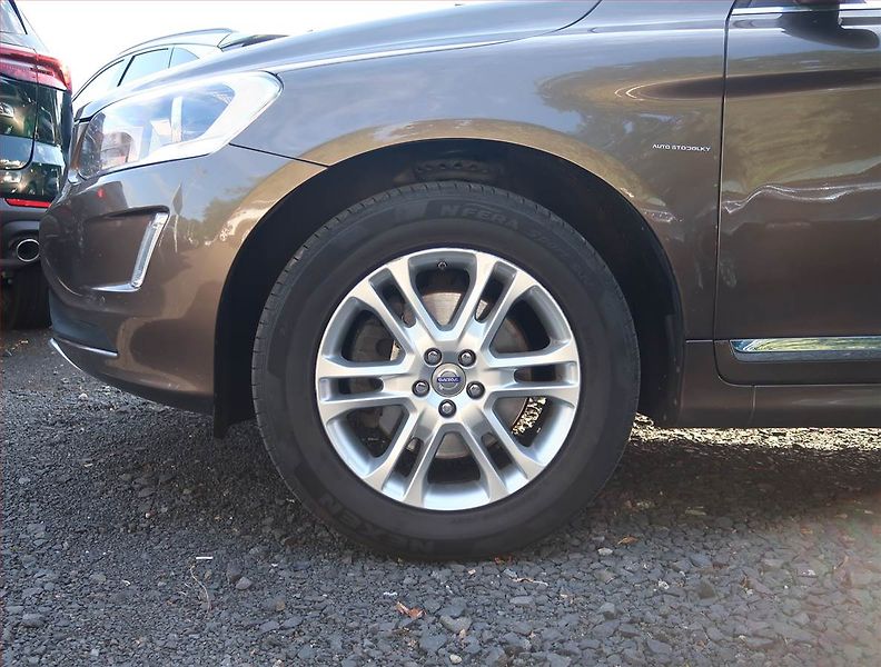 Volvo XC60 (2014) D4, 4X4, Automat, Kůže - fotka 15 z 17