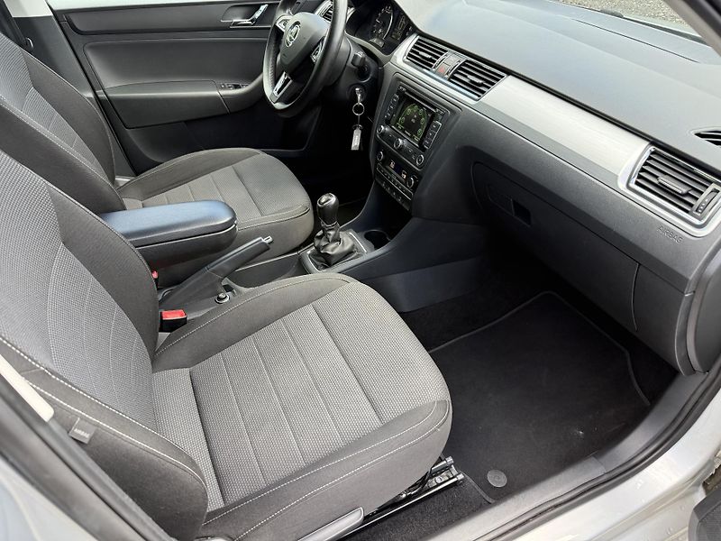 Škoda Rapid 1,6TDI Aut. klimatizace - fotka 11 z 20