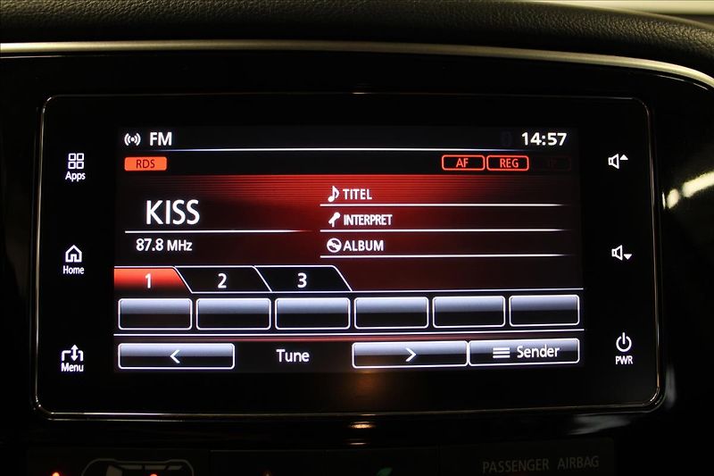 Mitsubishi Outlander 2,0 i Plus 4x4 PHEV Hybrid - fotka 23 z 35