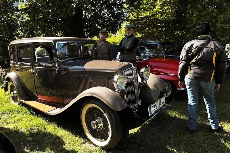 Zámek Velké Březno přivítal desítky veteránů. Konal se tam další ročník závodu veteránů O pohár hraběte Chotka.