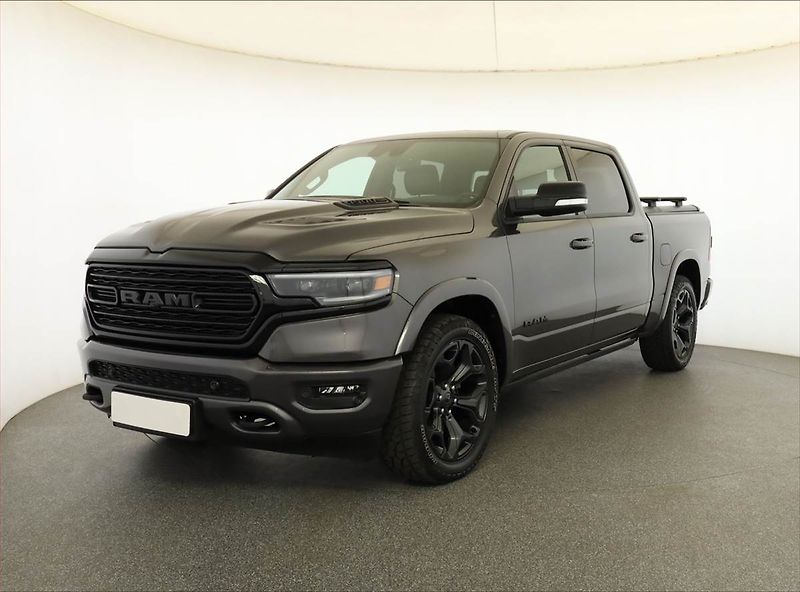 RAM 1500 (2023) 5.7 V8 Hemi - fotka 2 z 18