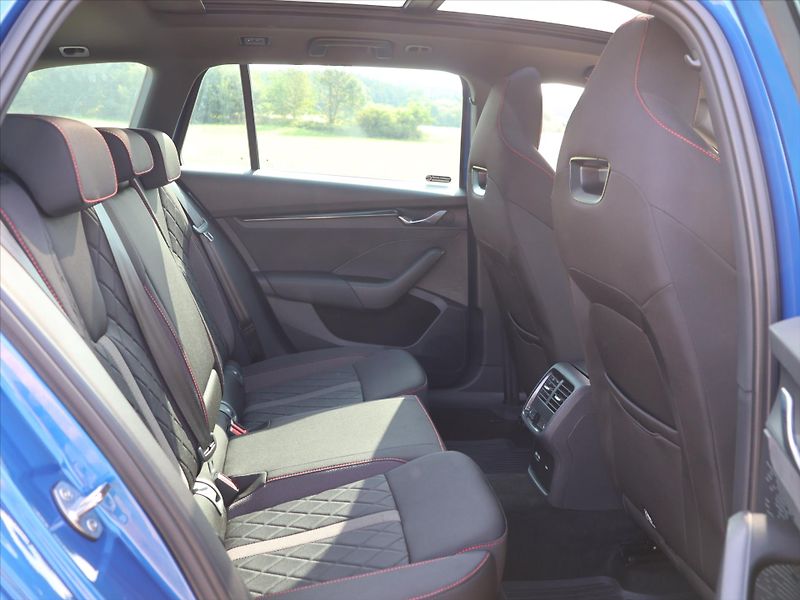 Škoda Octavia 2,0 TDI 147kW DSG 4x4 RS DPH - fotka 15 z 41