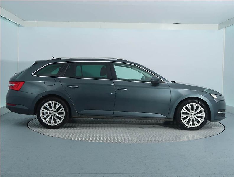 Škoda Superb (2020) 1.6 TDI, Automat, Navi - fotka 6 z 19