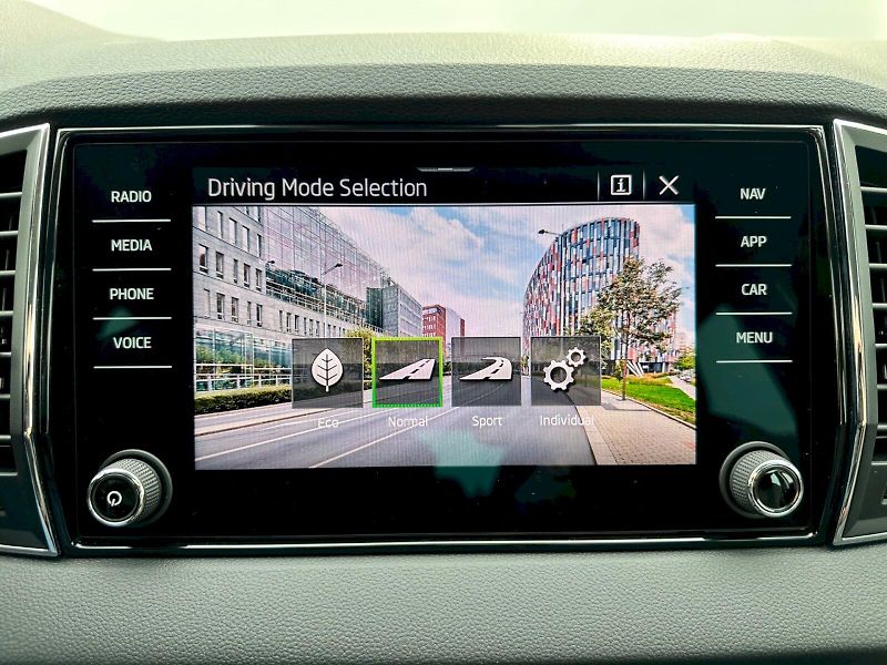 Škoda Karoq (2025) 2,0 TDI / 85 KW / Top Selectio - fotka 15 z 30