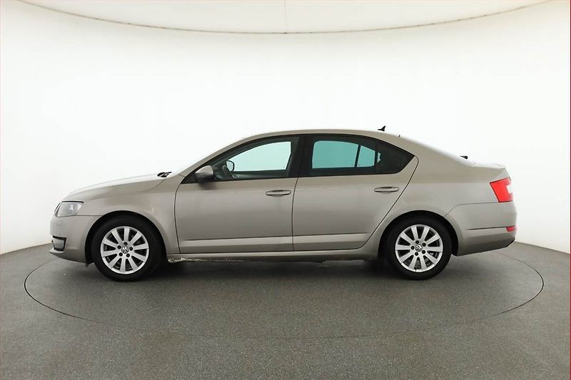 Škoda Octavia (2013) 2.0 TDI, Automat, Navi, Xenony - fotka 3 z 17