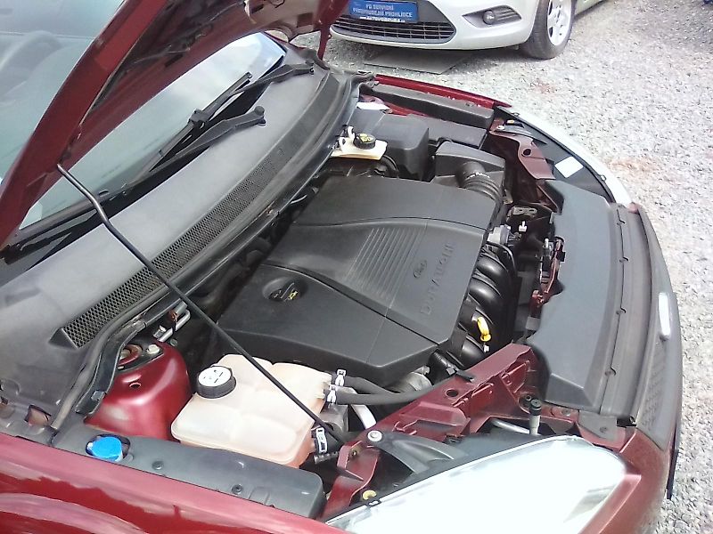 Ford Focus (2005) 2.0i 16V combi, 2majitel - fotka 27 z 30