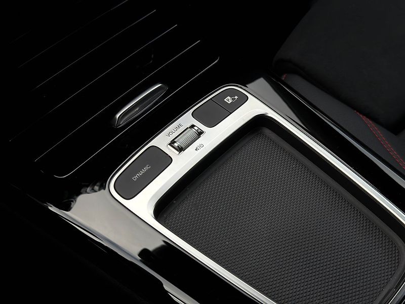 Mercedes-Benz CLA 250 e AMG Shooting Brake - fotka 28 z 35