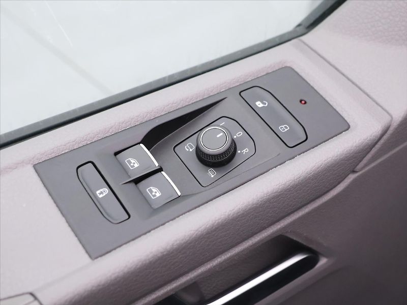 Volkswagen Caravelle 2,0 TDI 150kW DSG Long LED DPH - fotka 16 z 36
