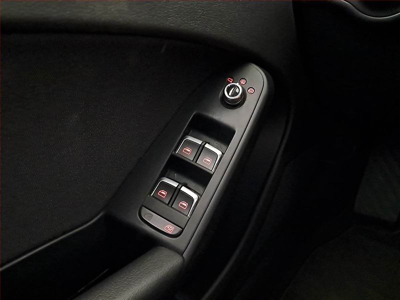 Audi A4 (2013) 2.0 TDI, Xenony, Tempomat - fotka 15 z 16