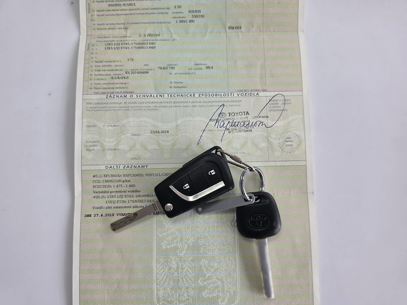Toyota Yaris 1.5 VVTI kamera TZ - fotka 17 z 18