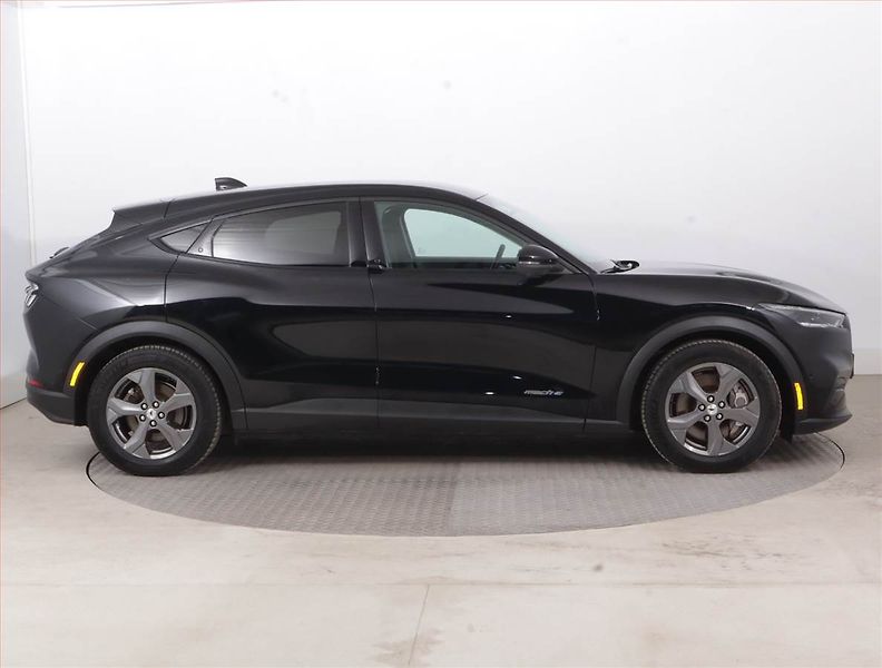Ford Mustang Mach-E (2021) Standard Range RWD, SoH 94% - fotka 6 z 20