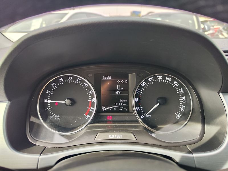 Škoda Fabia 1.4 TDi/66kW Ambition - fotka 13 z 25