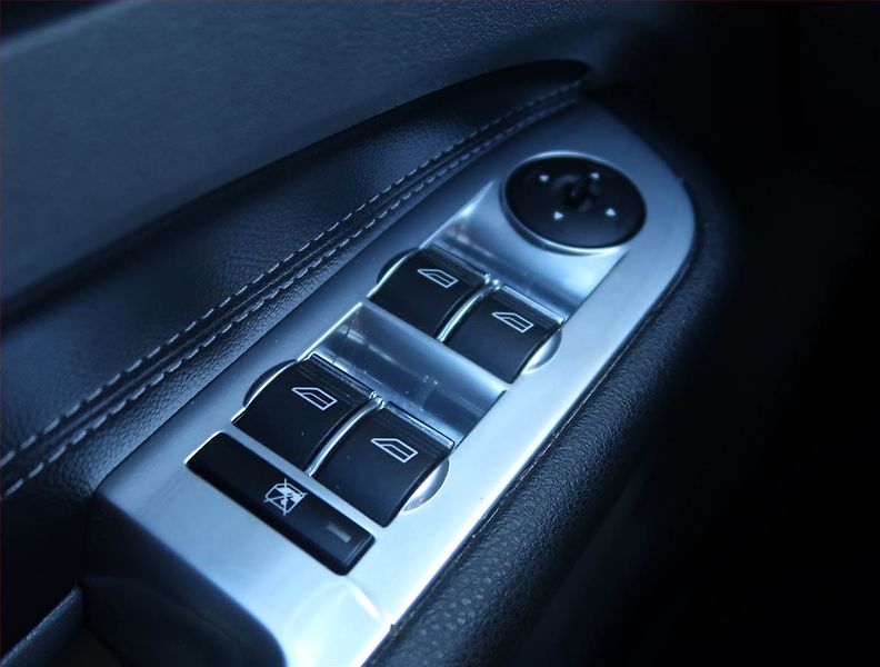 Ford Focus (2008) 2.0 16V, Automat, Serv.kniha - fotka 16 z 17