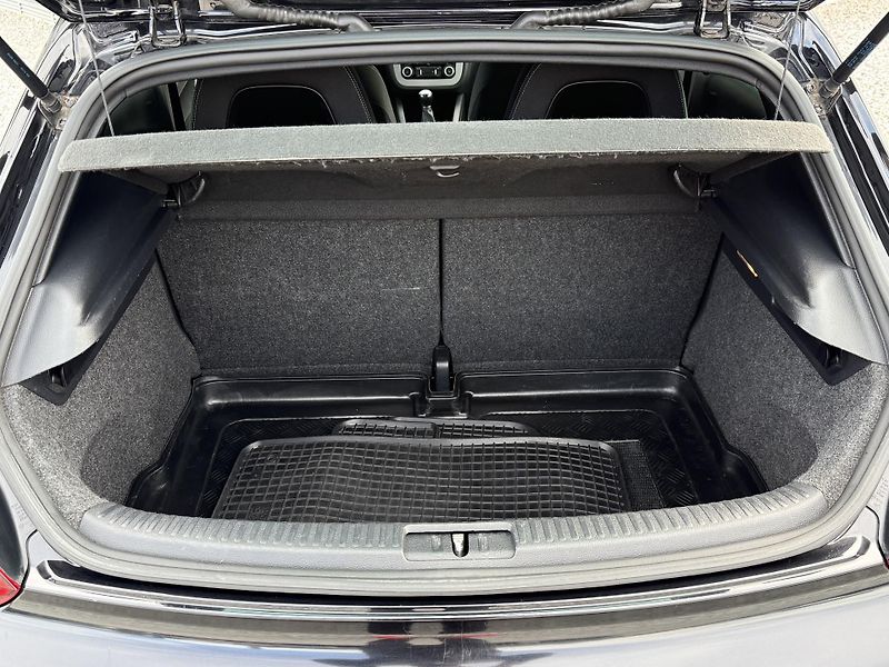 Volkswagen Scirocco 1,4 TSI 90kW  - fotka 13 z 36