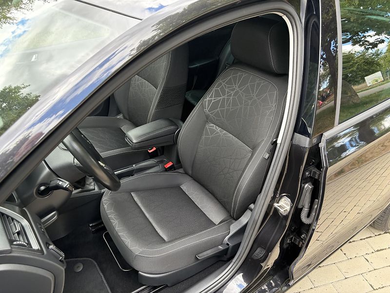 Škoda Rapid 1.0 TSi Clever - fotka 17 z 29