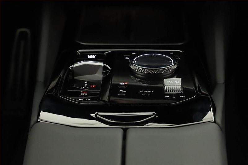 BMW Řada 5 (2025) 540d xDrive, 360°, Paměť - fotka 18 z 28