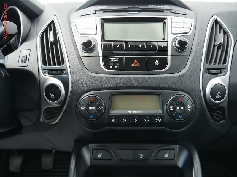 Hyundai ix35 (2012) 1.6 GDi, ČR, AC, tempo, park - fotka 10 z 18