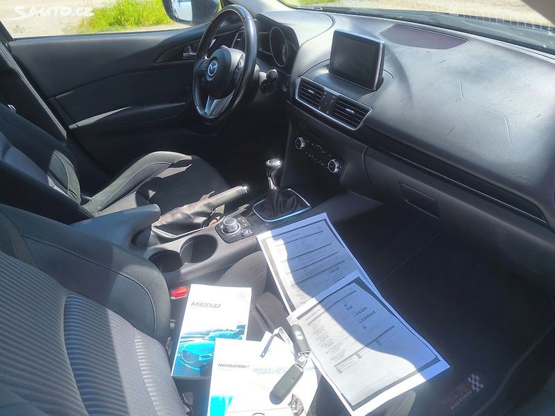 Mazda 3 KRÁSNÁ,SERVISKA,1MAJ,VÝBAVA - fotka 8 z 18