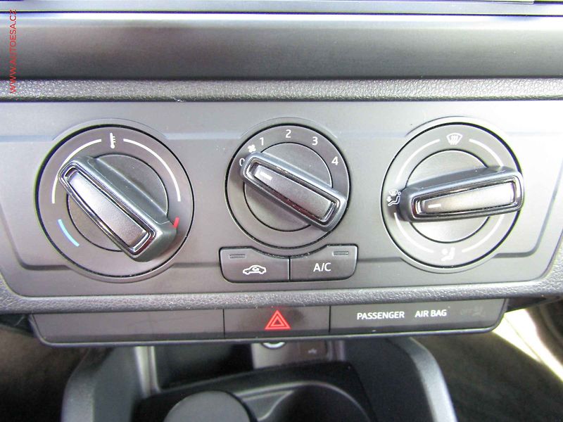 Seat Ibiza (2016) 1.2i, 2.maj,ČR, Xenon, AC, TZ - fotka 15 z 16