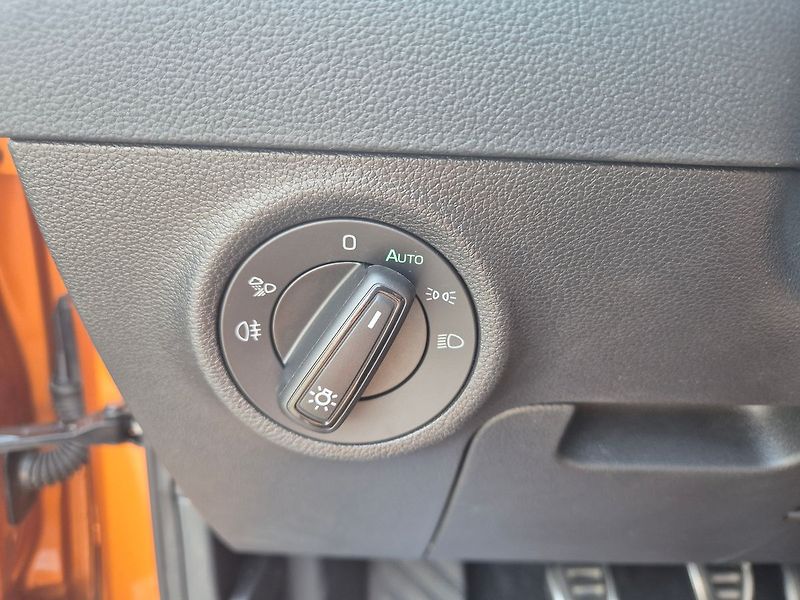 Škoda Karoq 1,5 TSI 110kW SportLine, CZ, 1 - fotka 12 z 28