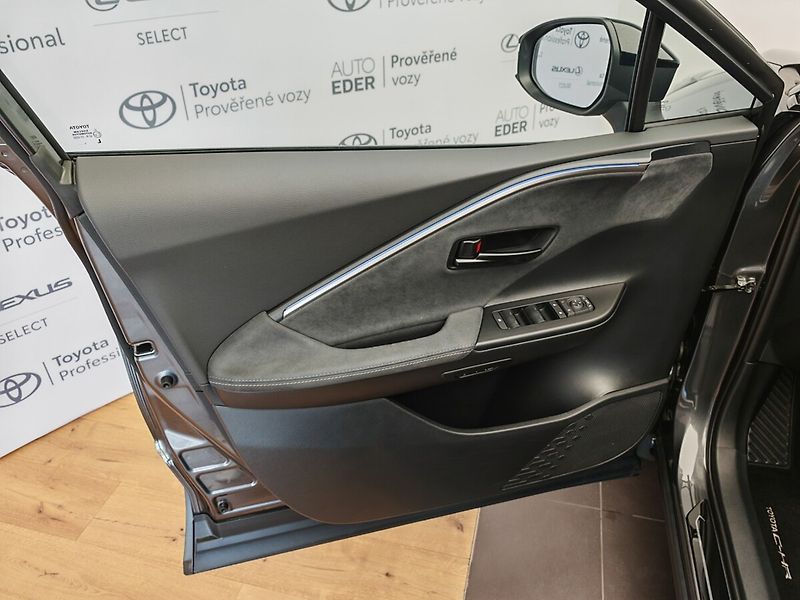 Toyota C-HR 2.0 Hybrid 4x2 Executive - fotka 27 z 48