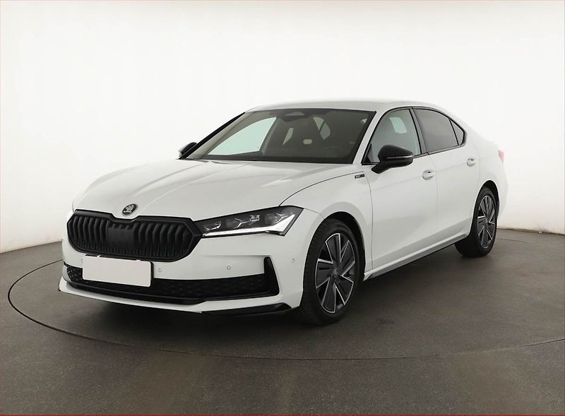 Škoda Superb (2025) 2.0 TDI, SPORTLINE, KAMERA - fotka 2 z 20