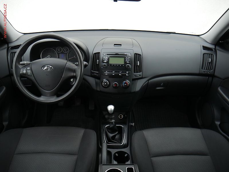 Hyundai i30 (2008) 1.4CVVT, ČR, AC, zmk.řazení - fotka 8 z 14