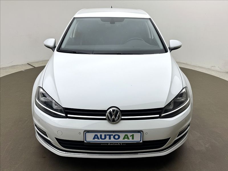 Volkswagen Golf 1,6 DSG DPH HIGHLINE 2XKOLA ČR - fotka 2 z 41