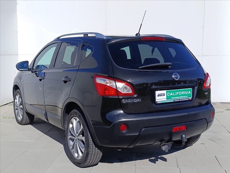 Nissan Qashqai 2,0 DCi 4x4 kamera tažné 1m ČR - fotka 10 z 39